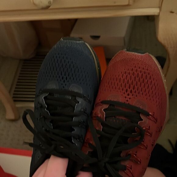 Navy/red limited edition Nike sneaker. Size 7. W - Picture 9 of 12